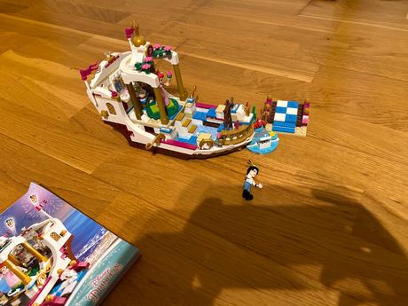 Lego disney 41153 arielin kráľovský čln na oslavy,