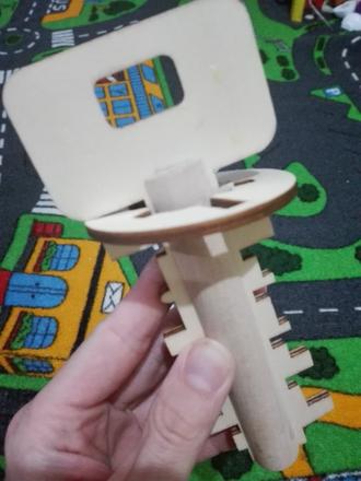 Kluc, dreveny hlavolam,