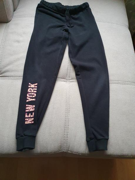 Predám tepláky veľ. 134/140, 134