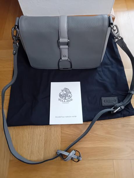 Kožená crossbody kabelka, 