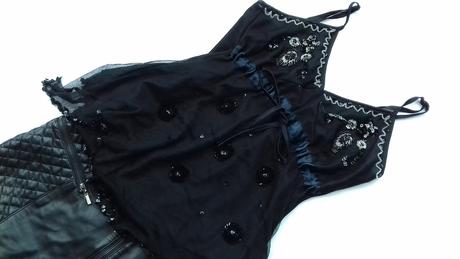 Elegantný top s aplikaciami, s