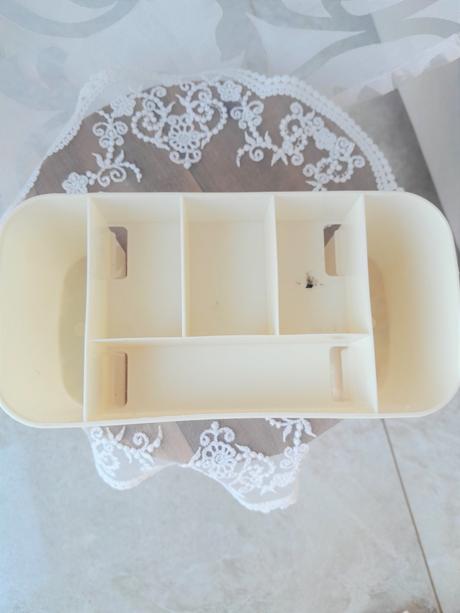 Organizér na kozmetiku,