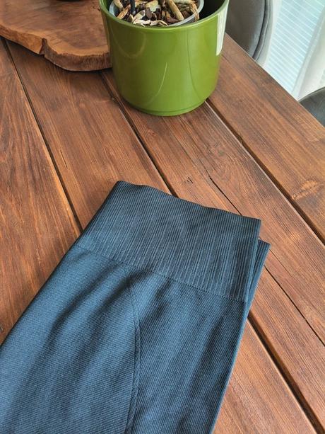 Work out čierne jednoduché športové legíny m-l, m