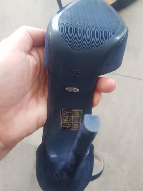 Krásne lodičky, 40