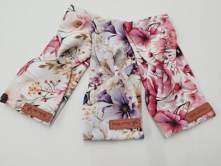 Čelenka z rebrovaného úpletu,