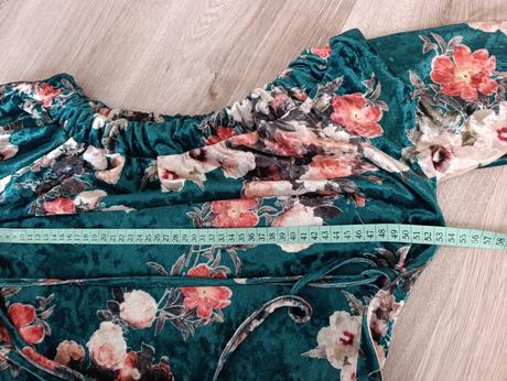 Krásne zamatové šaty, 