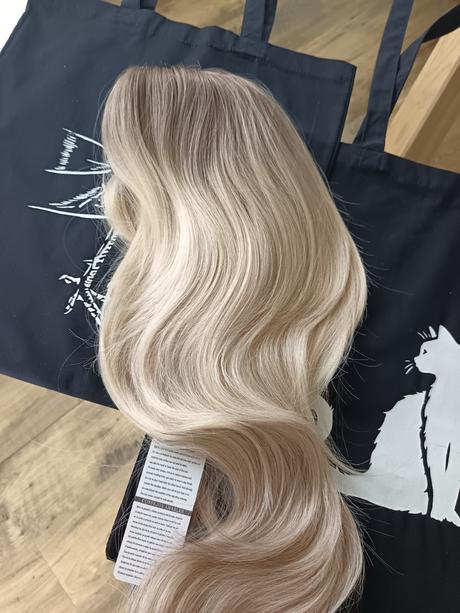 Nádherná vlnitá ombre blond parochňa,