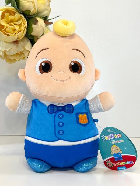 Cocomelon jj plyšová hračka hugmees squishmallows, 