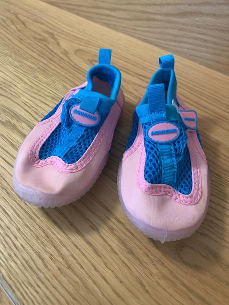 Topánky do vody, 24