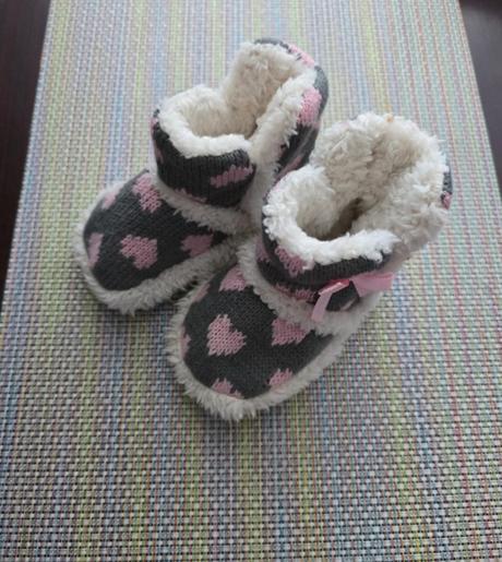 Capačky s ružovými srdiečkami a mašličkami, 