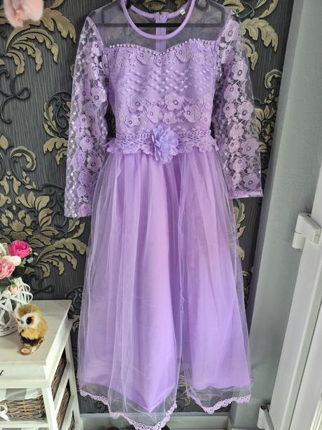 Sviatočné šaty, 146