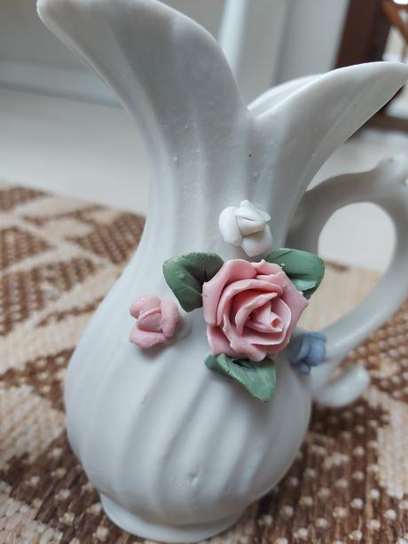 Porcelánové vazičky 2x, 