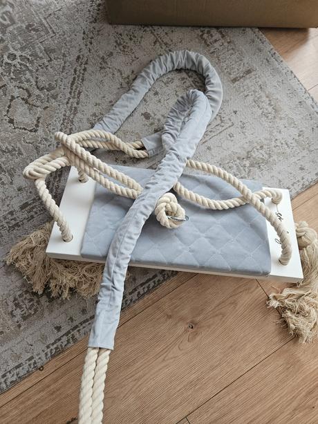 Drevená hojdačka svetlosivá nová, 