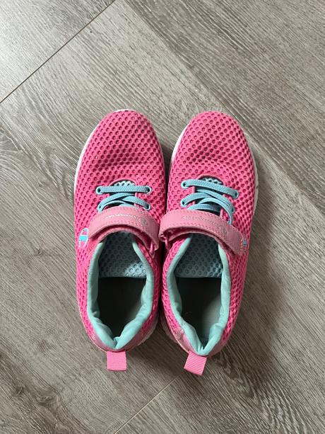 Ruzove tenisky, champion,34