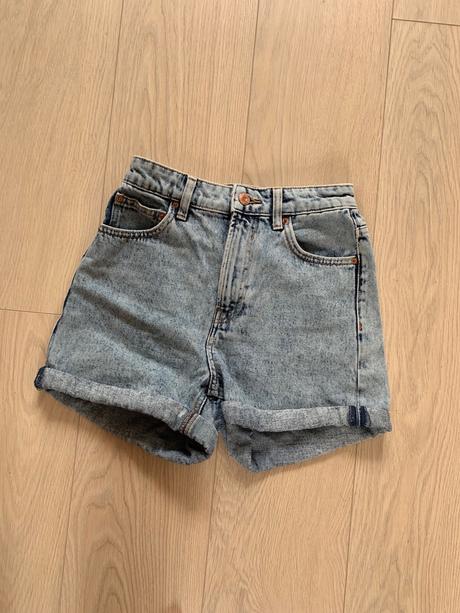 Kraťasy zn. bershka s vysokým pásom, bershka,34