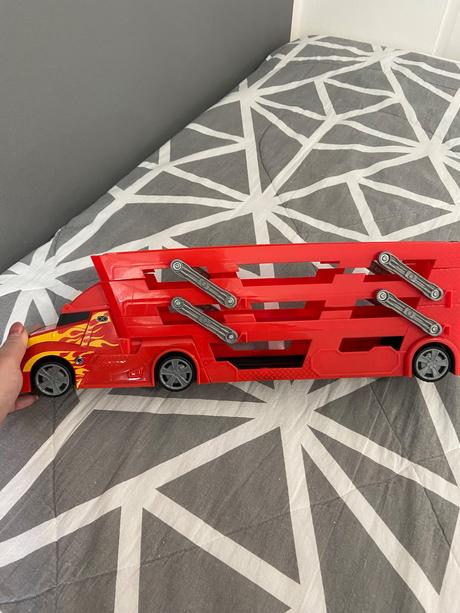 Nákladný prepravca hot wheels, 