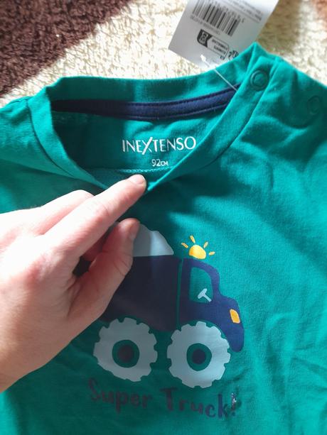 Tričká, in extenso,92