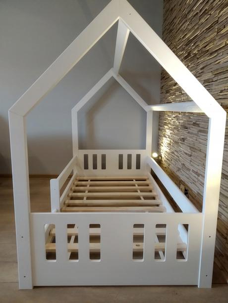 Drevená posteľ domček, šírka (cm): 80,dĺžka (cm): 180