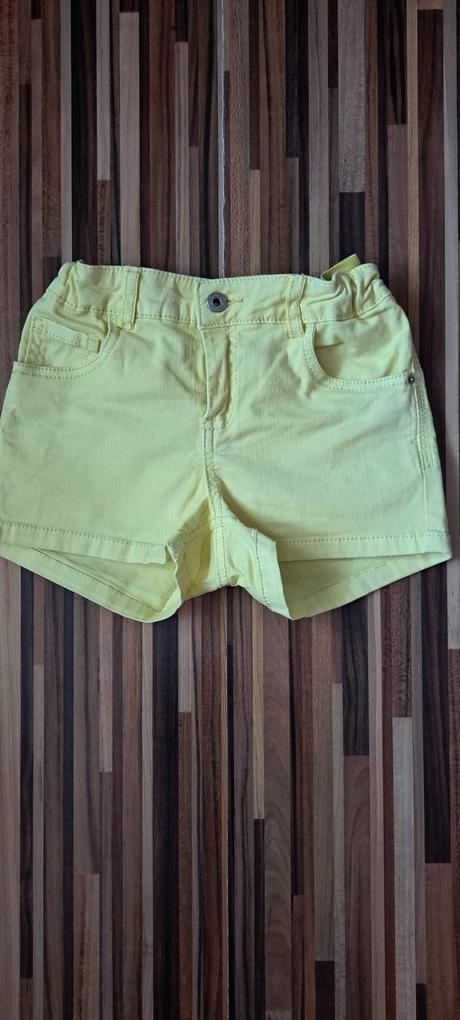 Žlté krátke nohavice, 140