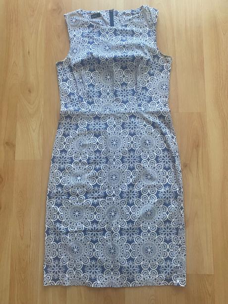 Kvetované šaty, 38