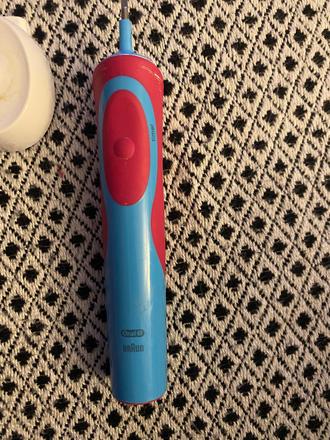 Elektricka zubná kefka,