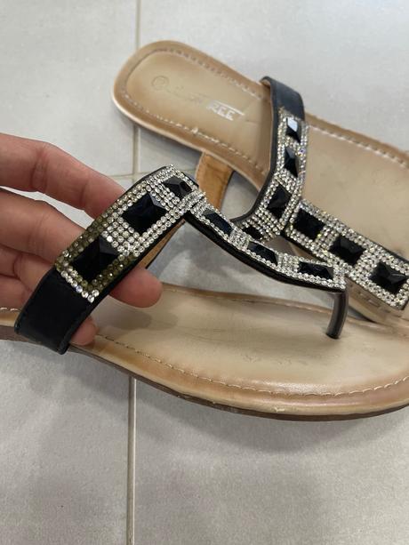 Šlapky s kamienkami, 38