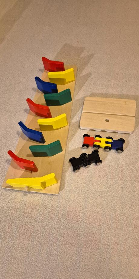 Drevená kaskádova zip zap dráha pre autíčka, 