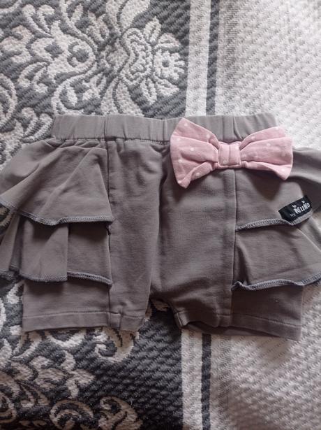 Krátke nohavice s volanmi, 98