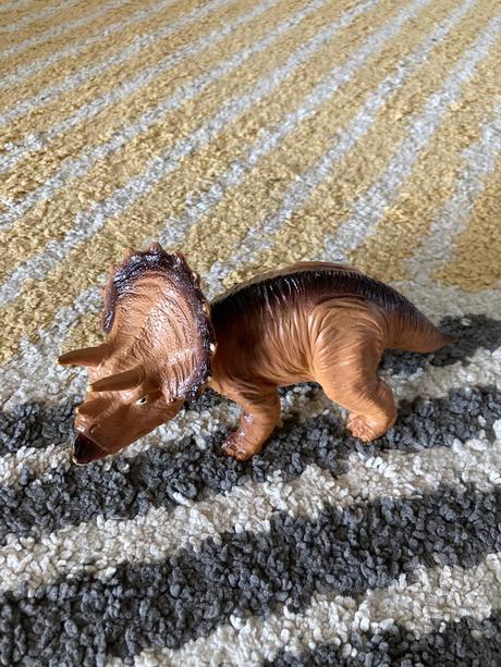 Dinosaury väčší 22cm, 