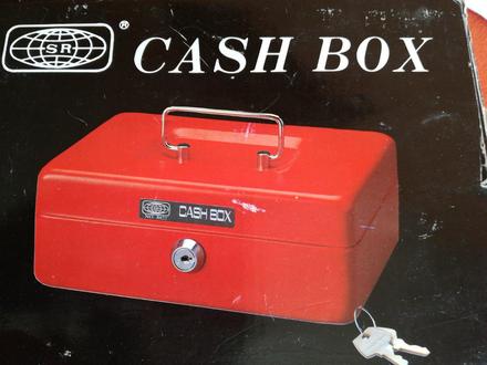 Kovová kasa,