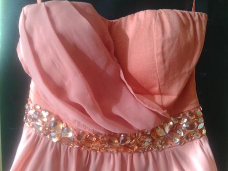 Rôzne spoločenské šatočky, s