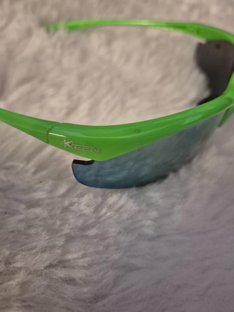 Športové detské slnečné okuliare,