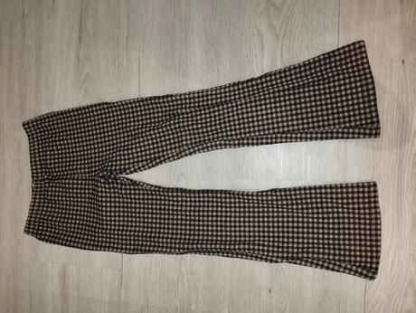 Leginy, reserved,140