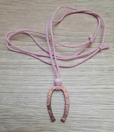 Náhrdelník s podkovičkou,