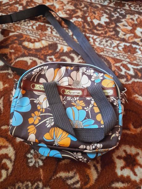 Kabelka darujem k nákupu, 