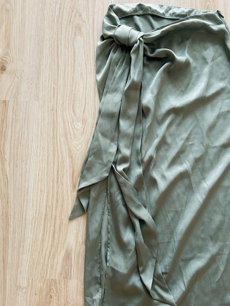 Krásna saténová sukňa značky zara, zara,s