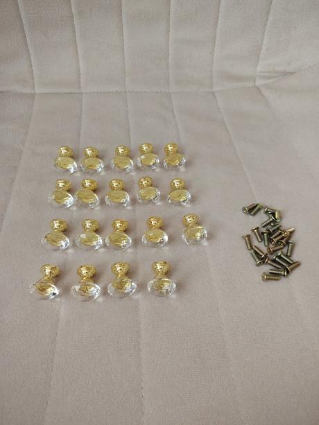 Nové elegantné úchytky na nábytok set 19 ks, 