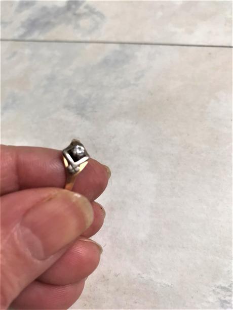 Starožitný zlatý prsteň,