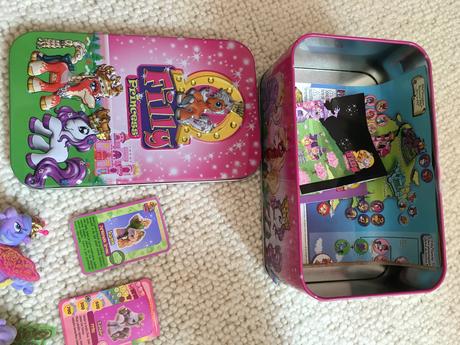 Koník filly ,krabička a kufrík 14 ks,