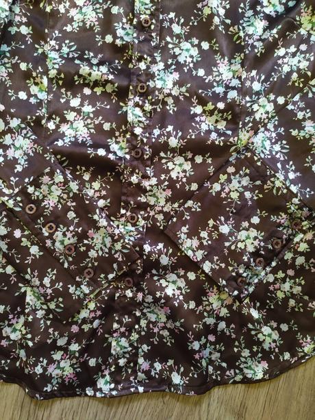 Saténová blúzka, 38