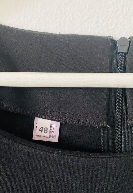 Elegantne čierne šaty, 48