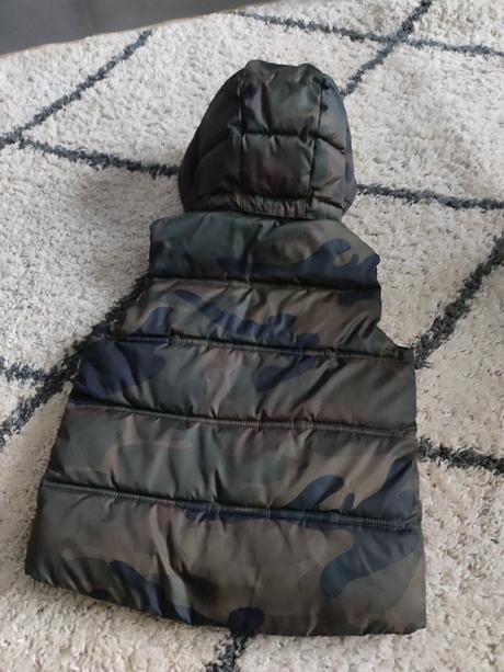 Krásna vesta ktorú ponosite až do veľkosti 116, benetton,104