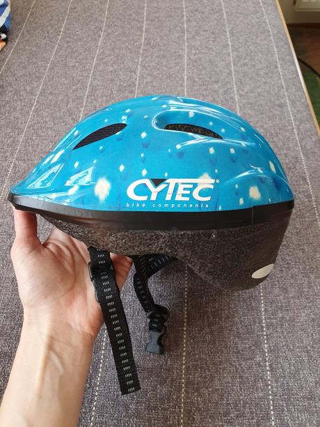 Chlapcenska prilba, s