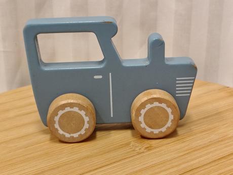 Drevený traktor pastelovomodrý little dutch 12,5cm, 