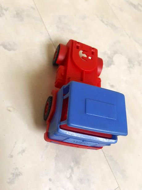 Staré retro hračky/ťahače/návesy 6ks,