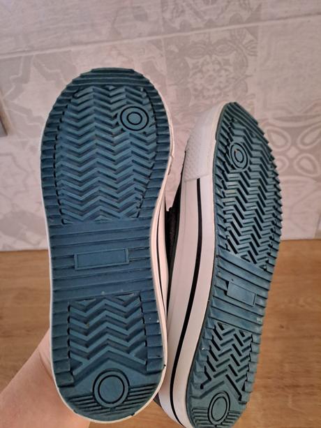 Tenisky vd 21 cm, 33