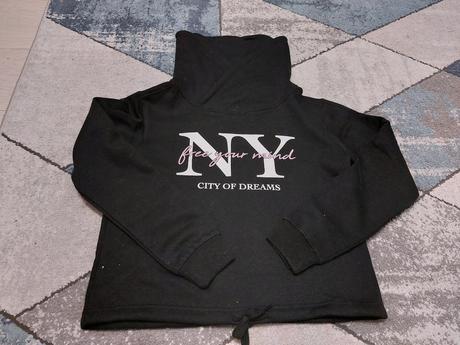 Ny mikina s velkym golierom, 152