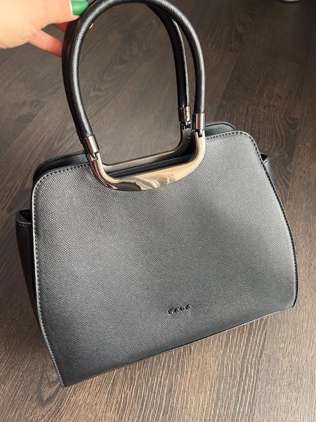 Čierna kabelka kara,