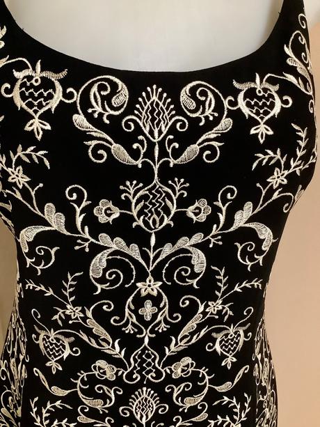 Krasne vyšívané šaty/2b, 40