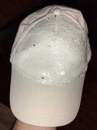 Šiltovka s flitrami, 